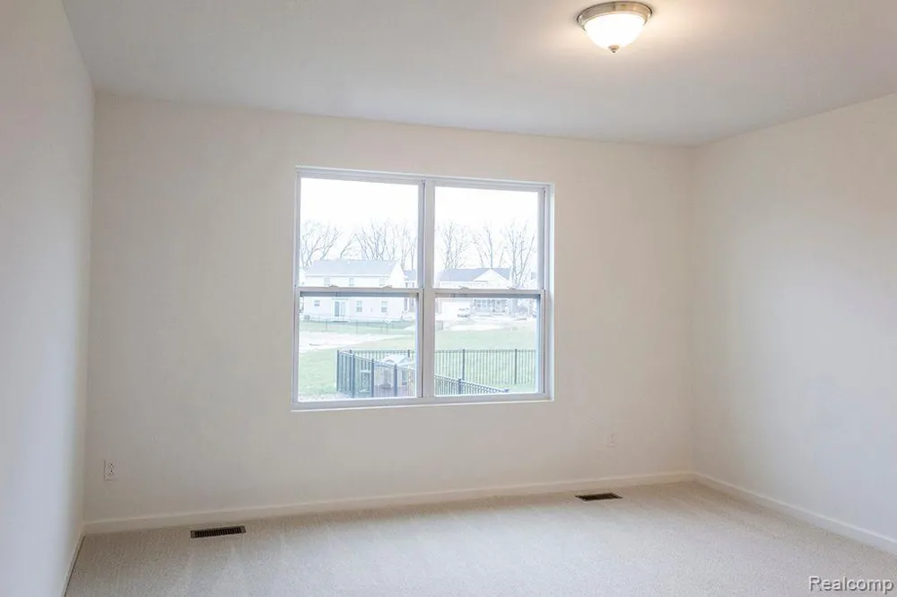 58410 Pembrooke Avenue New Haven Village, MI 48048