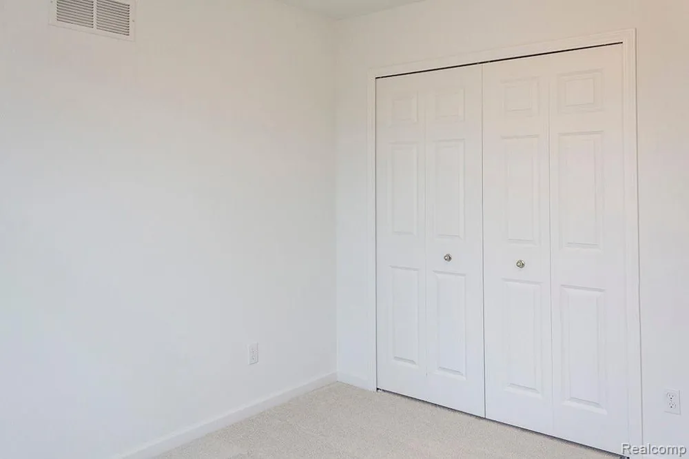 58410 Pembrooke Avenue New Haven Village, MI 48048