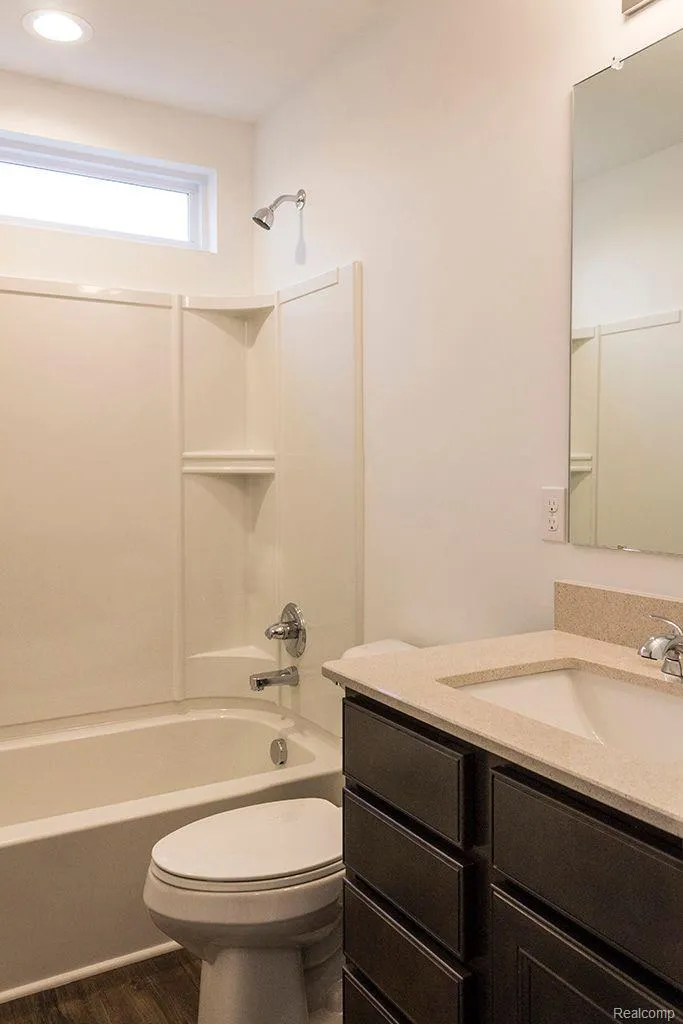 58410 Pembrooke Avenue New Haven Village, MI 48048