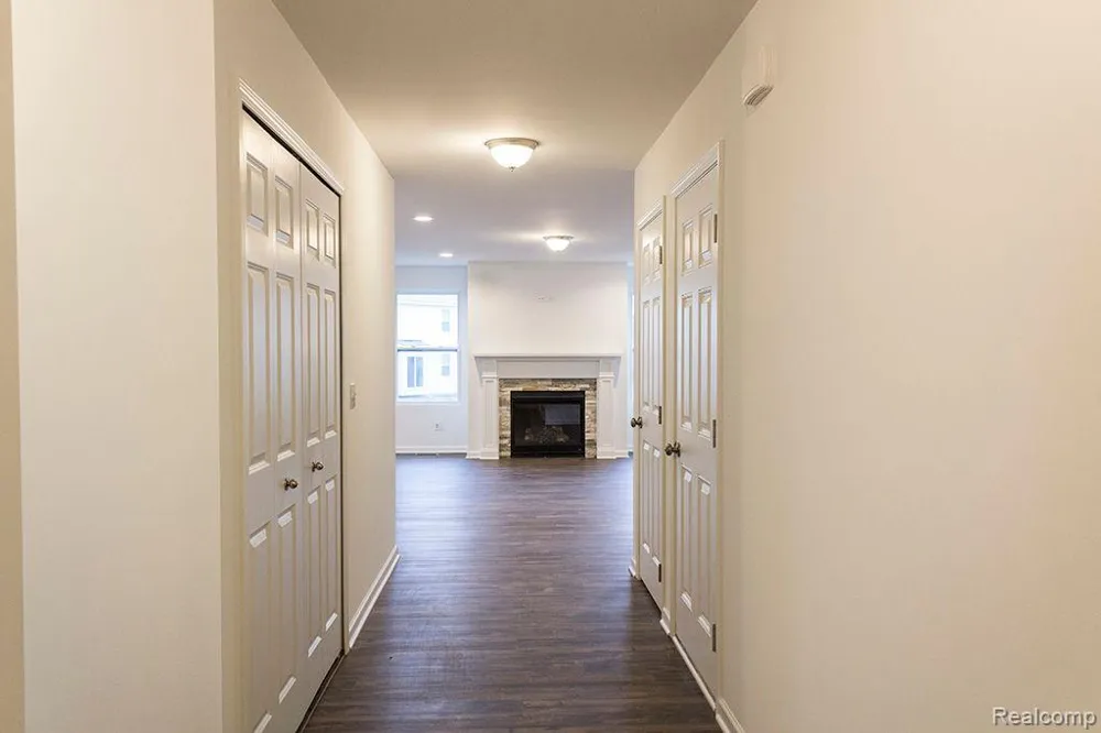 58410 Pembrooke Avenue New Haven Village, MI 48048