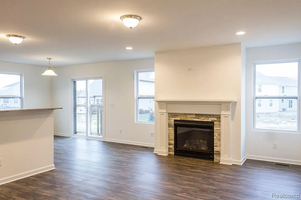 58410 Pembrooke Avenue New Haven Village, MI 48048