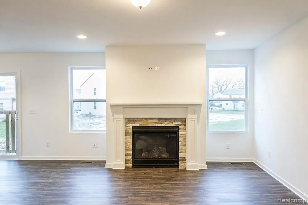 58410 Pembrooke Avenue New Haven Village, MI 48048
