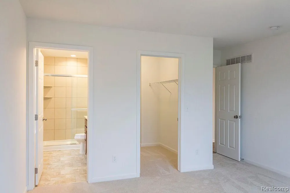 58410 Pembrooke Avenue New Haven Village, MI 48048