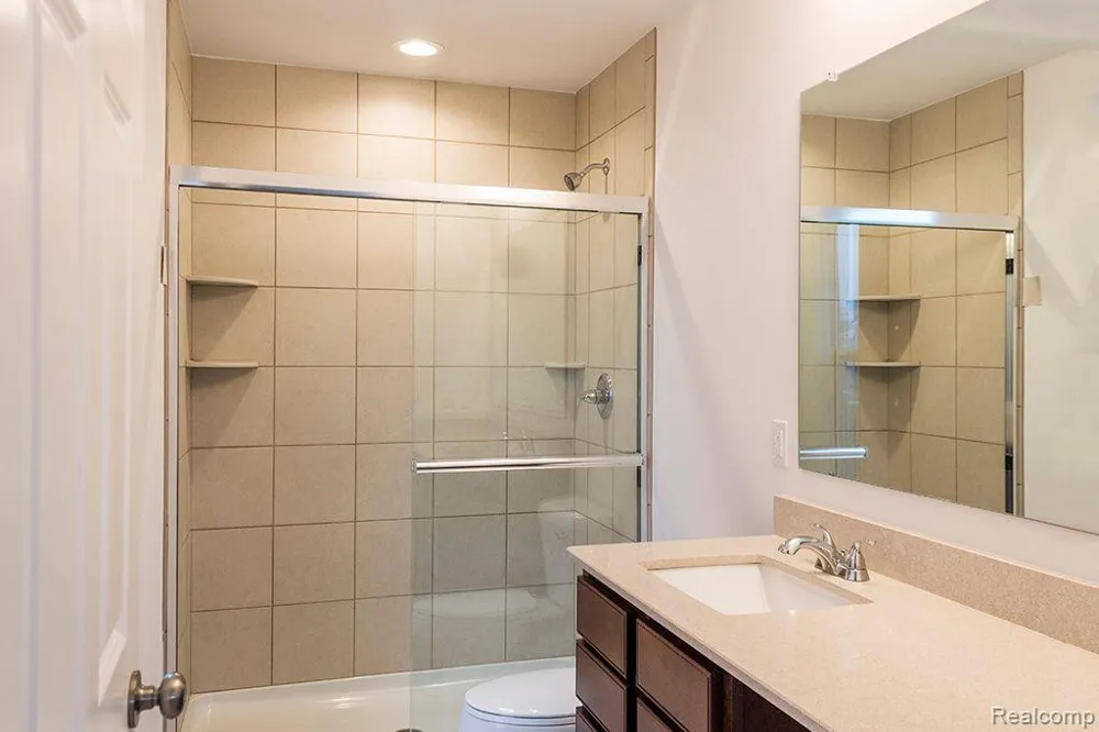 58410 Pembrooke Avenue New Haven Village, MI 48048