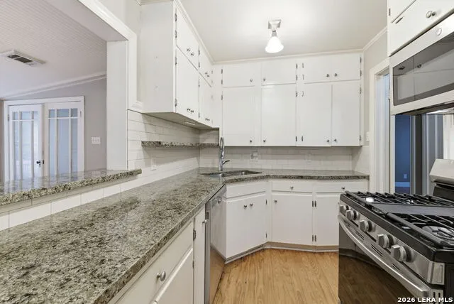 261 E OAKVIEW PL Alamo Heights, TX 78209