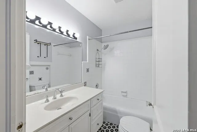 261 E OAKVIEW PL Alamo Heights, TX 78209