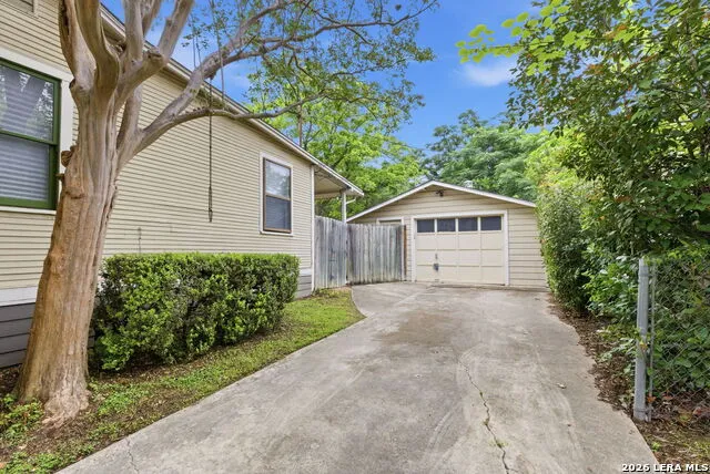 261 E OAKVIEW PL Alamo Heights, TX 78209