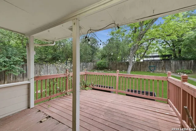 261 E OAKVIEW PL Alamo Heights, TX 78209