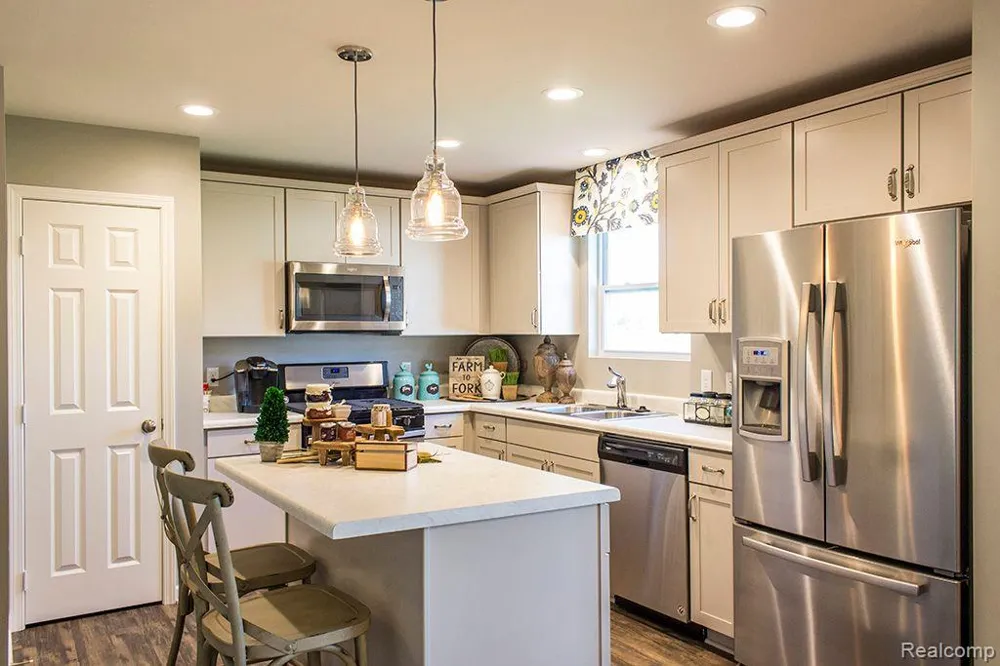 58398 Pembrooke Avenue New Haven Village, MI 48048