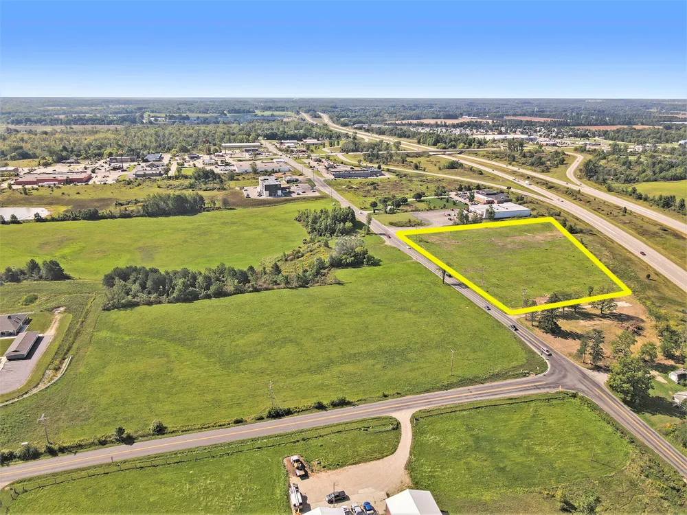 14291 White Creek Avenue NE Cedar Springs, MI 49319