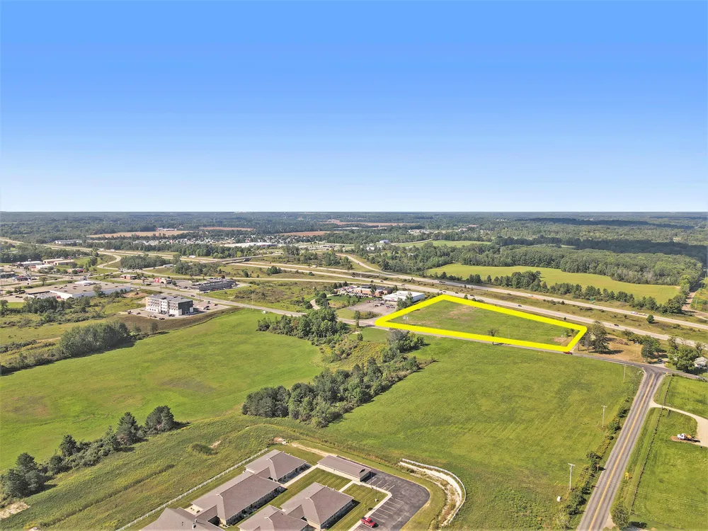 14291 White Creek Avenue NE Cedar Springs, MI 49319