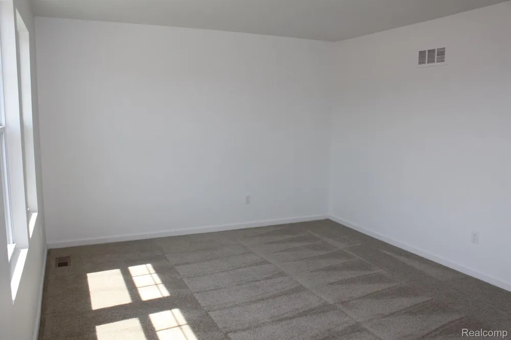 58228 KINCAID STREET New Haven Village, MI 48048