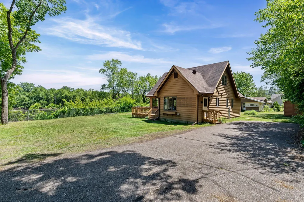 25020 Gull Lane Winona, MN 55987