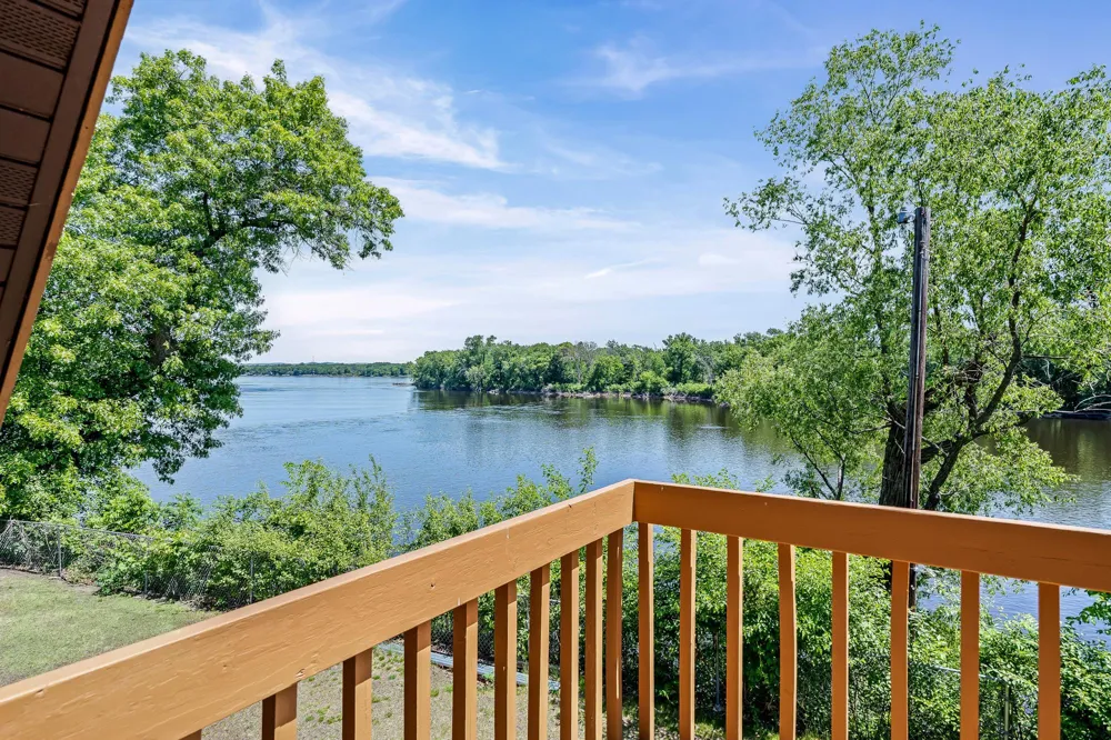 25020 Gull Lane Winona, MN 55987