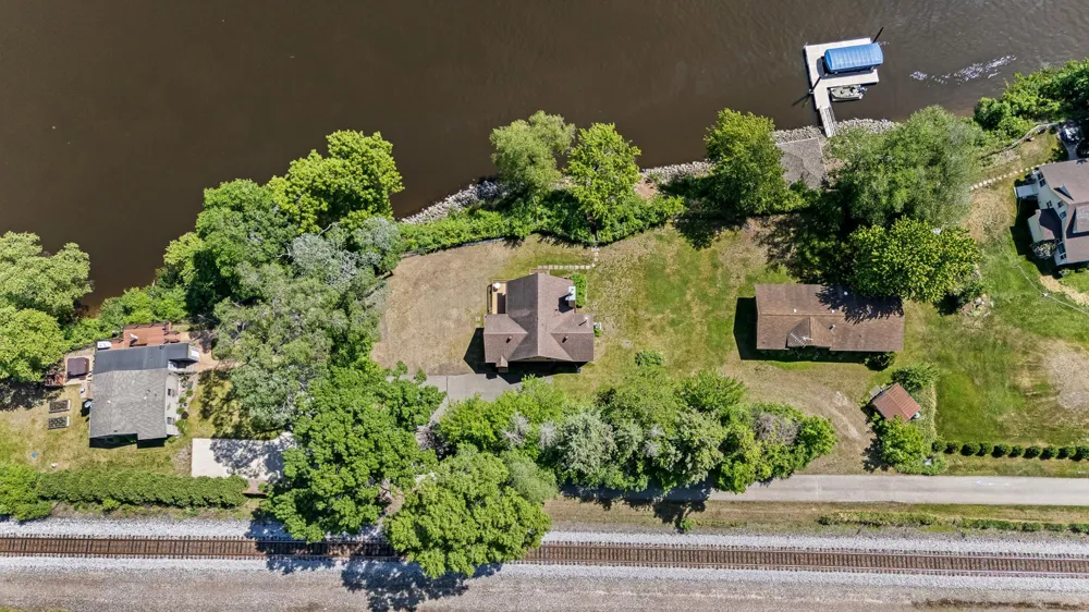 25020 Gull Lane Winona, MN 55987