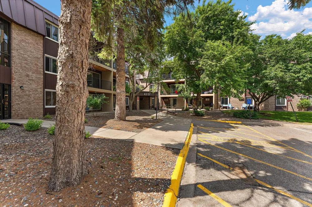4207 Lakeside Avenue #134 Brooklyn Center, MN 55429