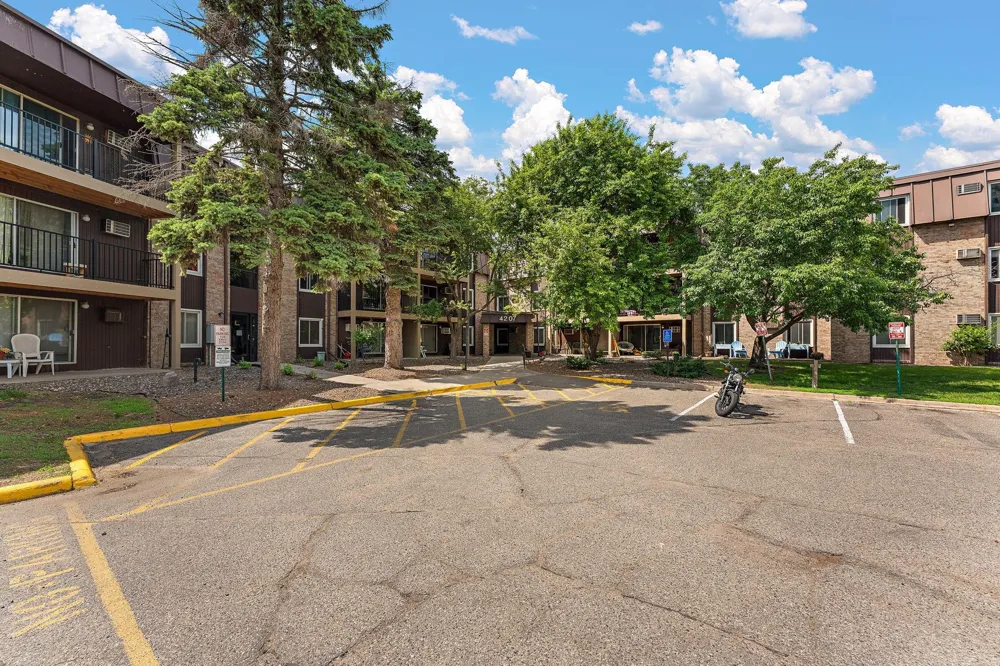 4207 Lakeside Avenue #134 Brooklyn Center, MN 55429