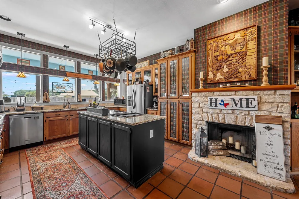 1010 Chapman Road Crawford, TX 76638