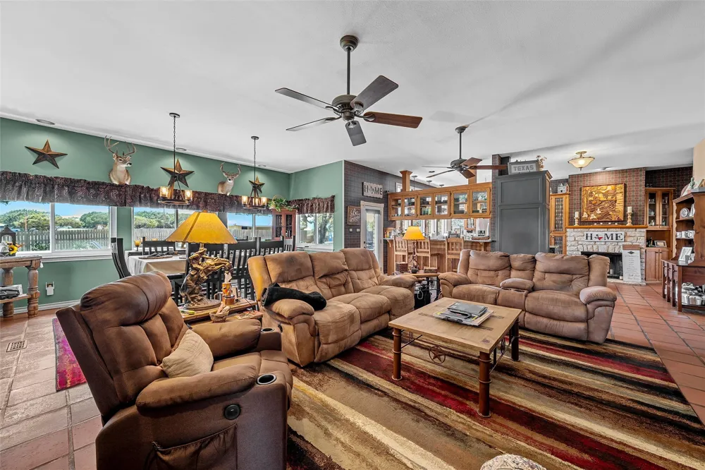 1010 Chapman Road Crawford, TX 76638