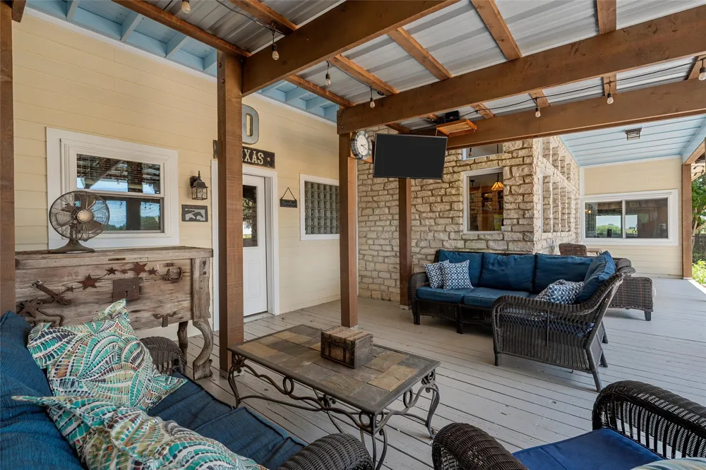 1010 Chapman Road Crawford, TX 76638
