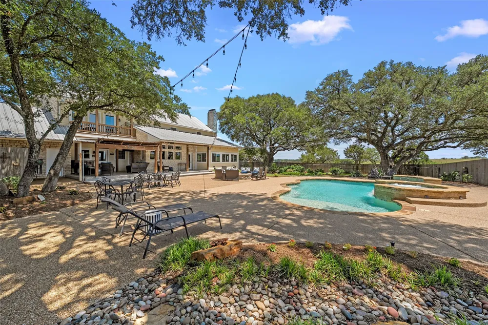 1010 Chapman Road Crawford, TX 76638