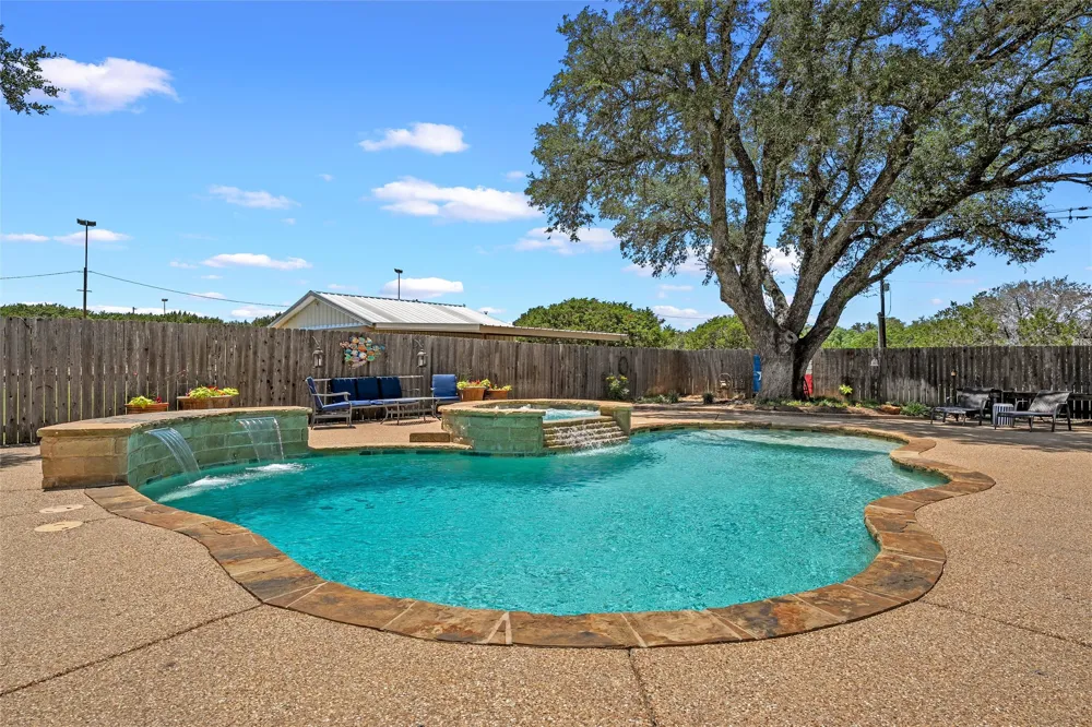 1010 Chapman Road Crawford, TX 76638