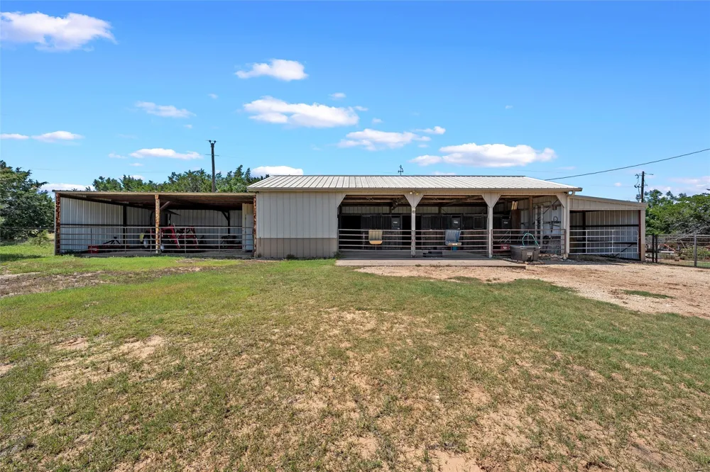 1010 Chapman Road Crawford, TX 76638