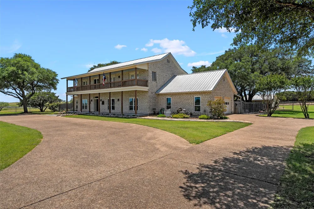 1010 Chapman Road Crawford, TX 76638