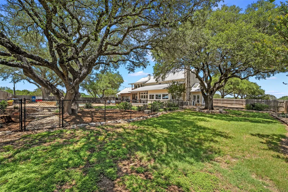 1010 Chapman Road Crawford, TX 76638