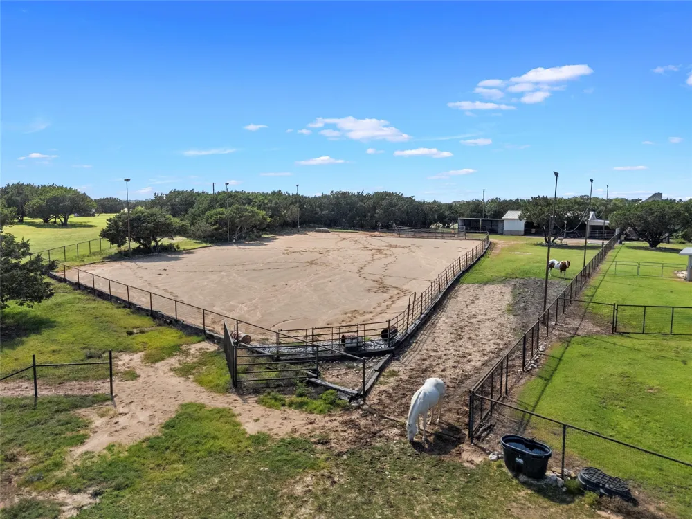 1010 Chapman Road Crawford, TX 76638