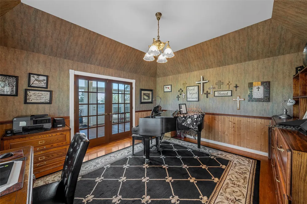 1010 Chapman Road Crawford, TX 76638