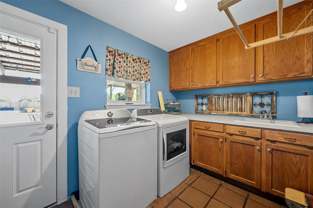 1010 Chapman Road Crawford, TX 76638