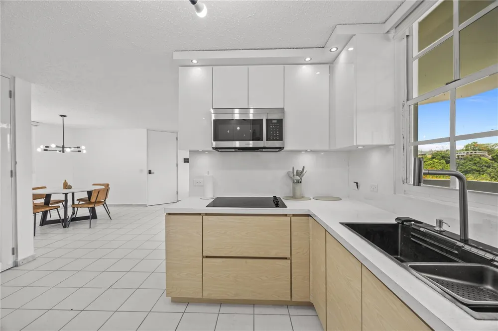 VIA PEDREGAL COND MONTECILLO COURT VIA PEDREGAL APT #4808 #48 Trujillo Alto, PR 00976