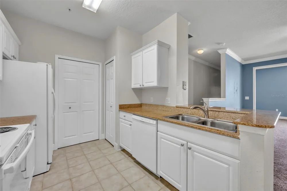 200 SOUTHERN PECAN CIRCLE #206 Winter Garden, FL 34787