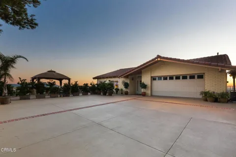 1234 E Tujunga Avenue