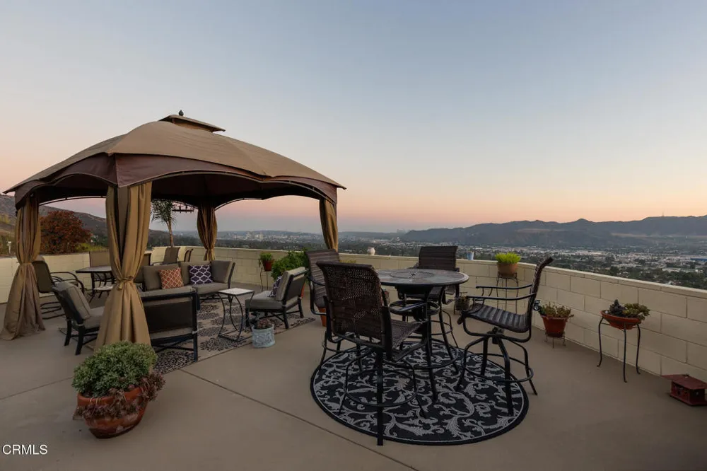 1234 E Tujunga Avenue Burbank, CA 91501