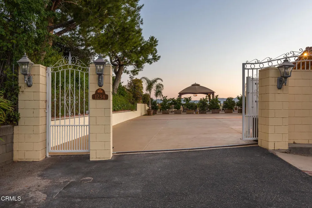1234 E Tujunga Avenue Burbank, CA 91501