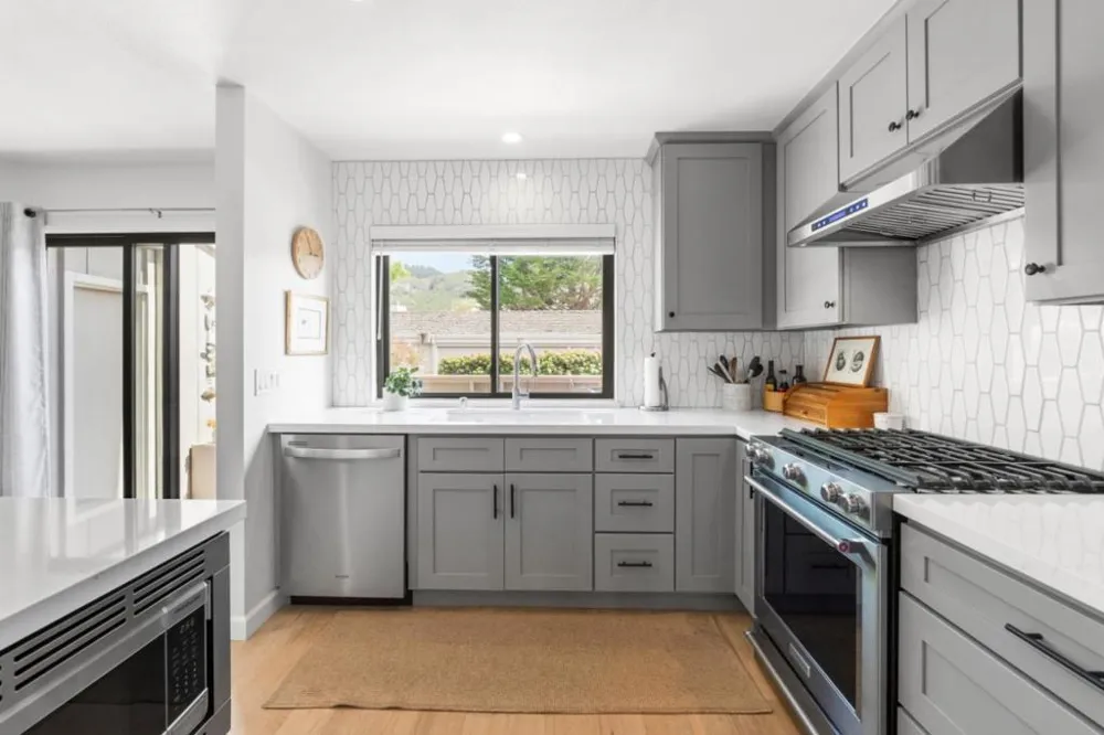 3850 Rio Road #42 Carmel, CA 93923