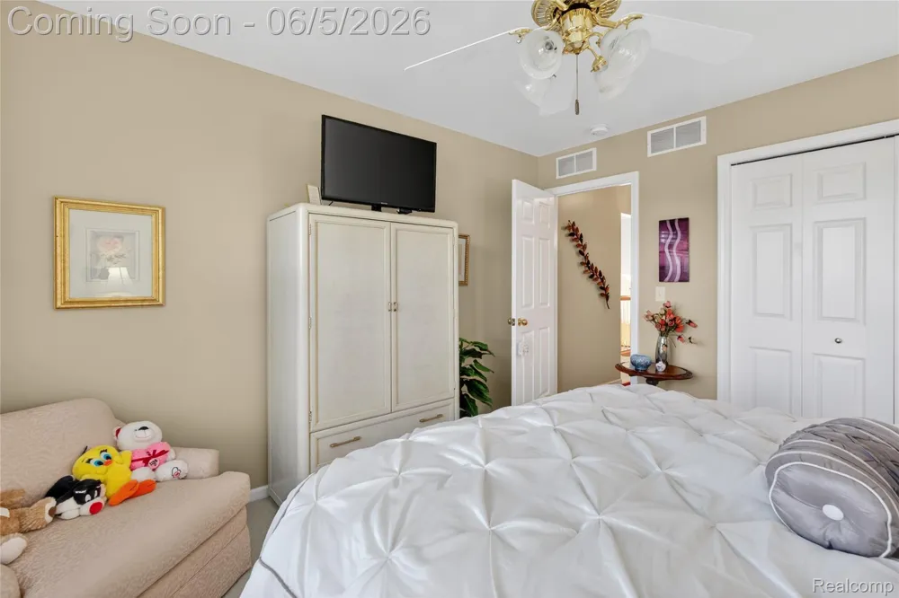2443 Crossings Circle Davison Township, MI 48423