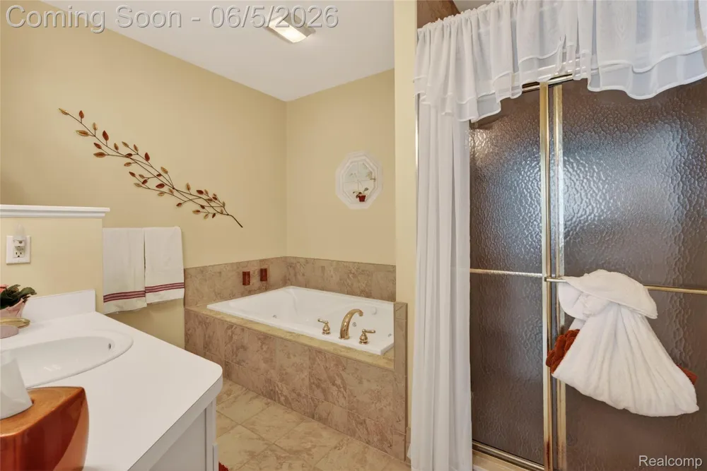 2443 Crossings Circle Davison Township, MI 48423