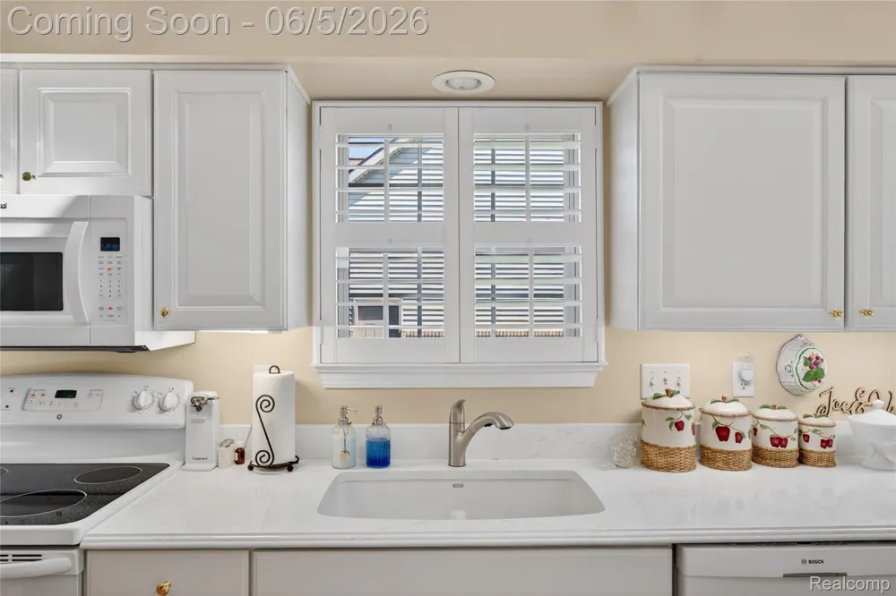 2443 Crossings Circle Davison Township, MI 48423