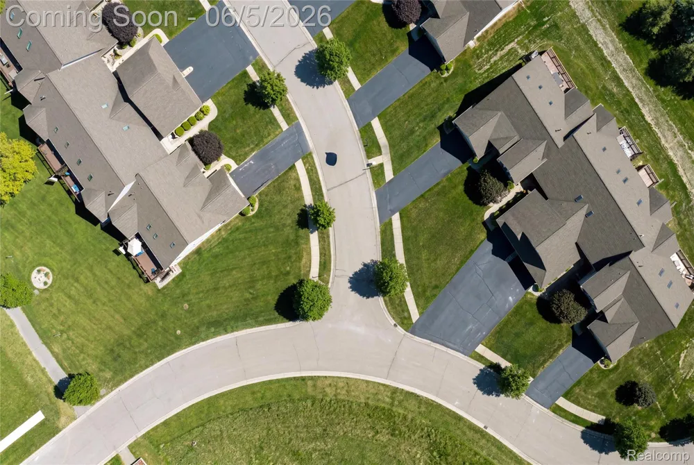 2443 Crossings Circle Davison Township, MI 48423