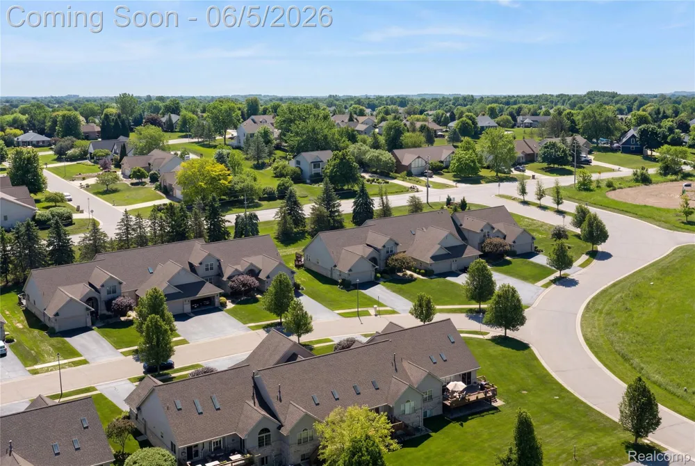 2443 Crossings Circle Davison Township, MI 48423