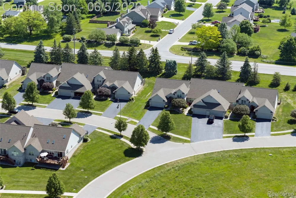 2443 Crossings Circle Davison Township, MI 48423