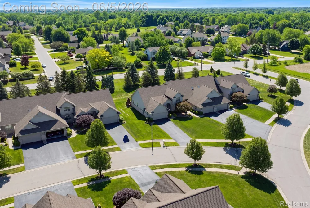 2443 Crossings Circle Davison Township, MI 48423