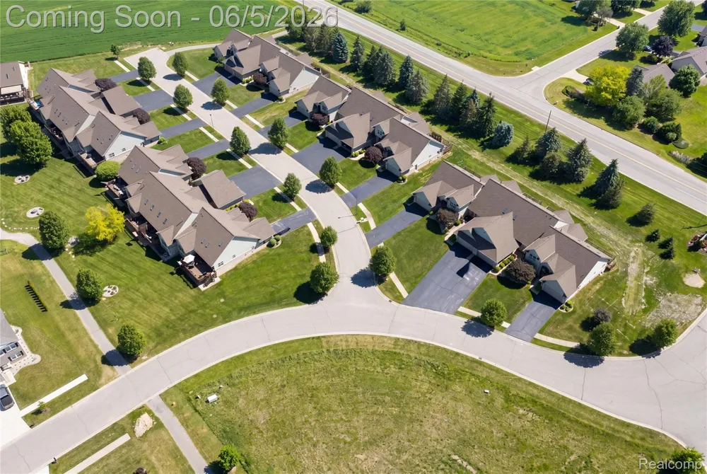 2443 Crossings Circle Davison Township, MI 48423