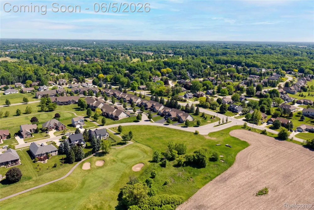 2443 Crossings Circle Davison Township, MI 48423