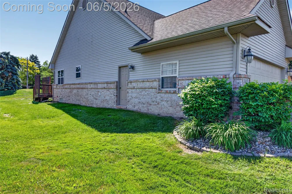 2443 Crossings Circle Davison Township, MI 48423