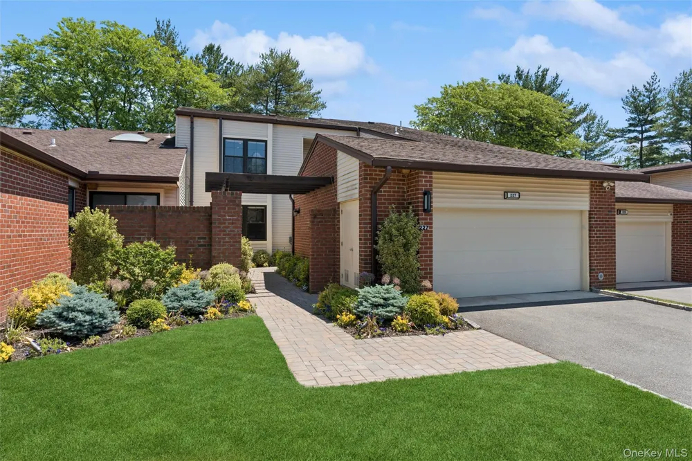 227 Ibis Court Manhasset, NY 11030