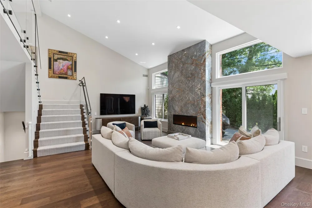 227 Ibis Court Manhasset, NY 11030